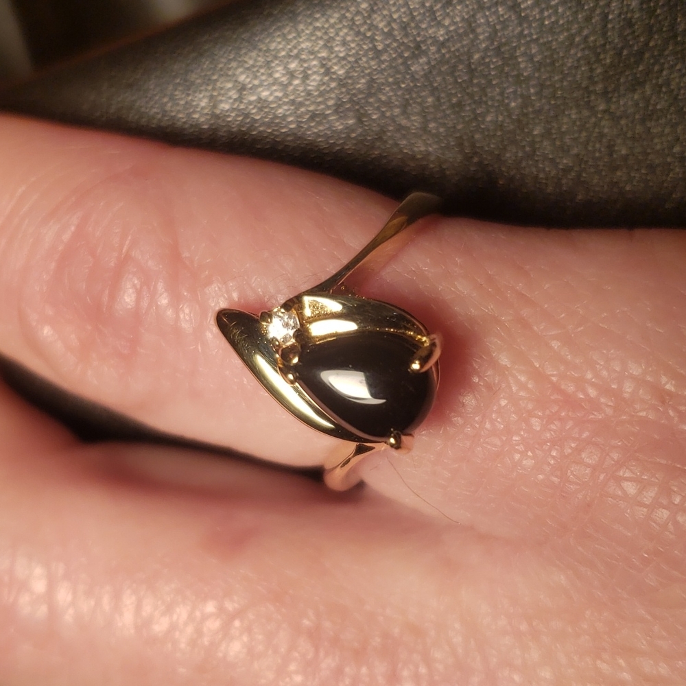 EST VTG Cocktail Ring Teardrop Gold Tone Black Stone Rhinestone Accent Sz 8